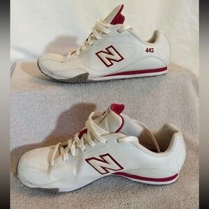 New Balance White & Red Athletic Sneakers low profile soccer sneaker Vintage